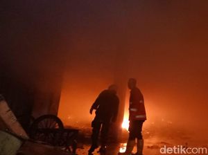 Pasar Kota Banjarnegara Dilalap si Jago Merah