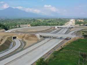 1.100 Km Tol Trans Sumatera Operasi di 2023