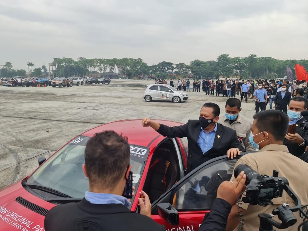 Nge-drift Bareng Akbar Rais, Bamsoet: Rasanya Dahsyat Luar Biasa Nge-drift Bareng Akbar Rais, Bamsoet: Rasanya Dahsyat Luar Biasa