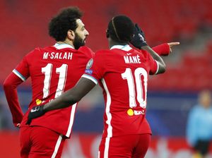 Si Merah Senyum Dulu Ya!