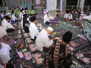 Banyuwangi Ajak ASN dan Warga Mengaji Kitab Kuning Lewat Smart Santri Banyuwangi Ajak ASN dan Warga Mengaji Kitab Kuning Lewat Smart Santri
