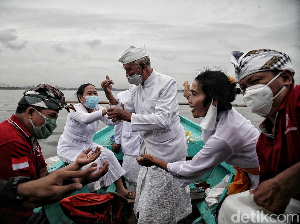 Umat Hindu Cilincing Gelar Ritual Melasti di Tengah Pandemi