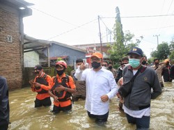 Tinjau Banjir Makassar, Danny Pomanto Sebut Penanganan Lambat