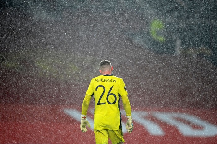 MANCHESTER, ENGLAND - MARCH 11: Dean Henderson of Manchester United looks on as rain falls during the UEFA Europa League Round of 16 First Leg match between Manchester United and A.C. Milan at Old Trafford on March 11, 2021 in Manchester, England. Sporting stadiums around the UK remain under strict restrictions due to the Coronavirus Pandemic as Government social distancing laws prohibit fans inside venues resulting in games being played behind closed doors. (Photo by Laurence Griffiths/Getty Images)