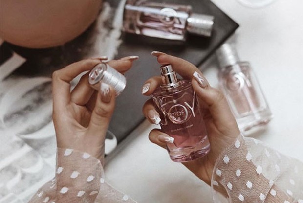 foto: waktu pemakaian parfum/id.pinterest.com/glowsly