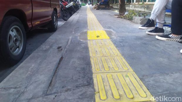 Der Führungsblock, der ursprünglich gegen eine Stange prallte, wurde inzwischen repariert. Bedingungen für Jl Veteran I, Zentral-Jakarta, 12. März 2021. (Luqman Nurhadi Arunanta/detikcom)