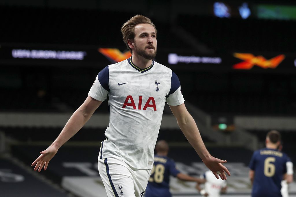 Tottenham's Harry Kane celebrates after scoring the opening goal during the Europa League round of 16, first leg, soccer match between Tottenham Hotspur and Dinamo Zagreb at the Tottenham Hotspur Stadium in London, England, Thursday, March 11, 2021. (AP photo/Alastair Grant, Pool)