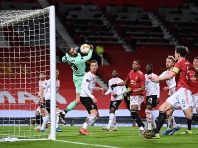Foto: Detik-detik Harry Maguire Buang Peluang di Depan Gawang