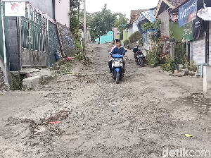 Ini Jalan Rusak yang Diposting Guru dan Picu Kemarahan Aparat Desa