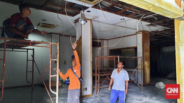 Kondisi gedung yang rencananya akan dijadikan kantor DPP Demokrat versi KLB, Jumat (12/3).
