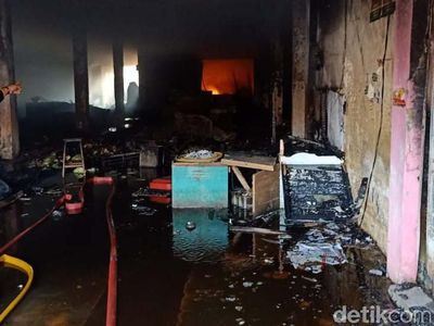 Kebakaran di Pasar Kota Banjarnegara Belum Padam