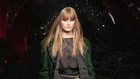 10 Koleksi Terbaru Chanel, Gaya Parisian Chic untuk Girls Night Out