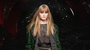 10 Koleksi Terbaru Chanel, Gaya Parisian Chic untuk Girls Night Out