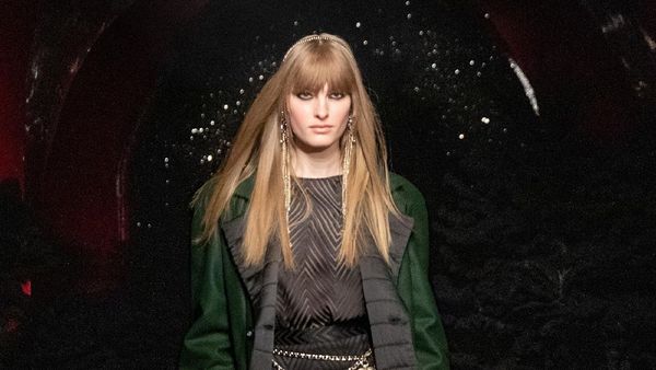 10 Koleksi Terbaru Chanel, Gaya Parisian Chic untuk Girls Night Out