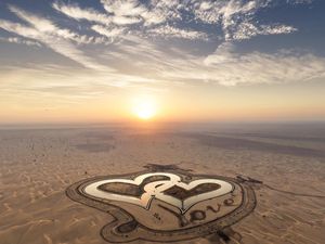 From Dubai With Love, Inilah Love Lake Dubai