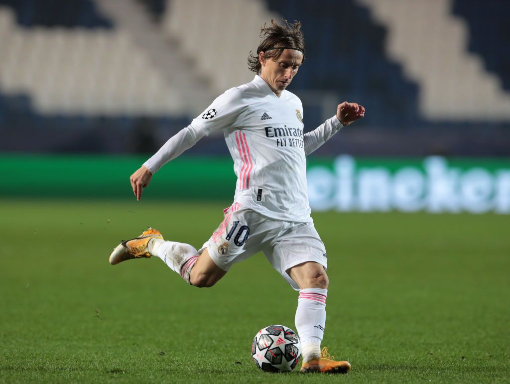 BERGAMO, ITALY - FEBRUARY 24: Luka Modric of Real Madrid passes the ball during the UEFA Champions League Round of 16 match between Atalanta and Real Madrid at Gewiss Stadium on February 24, 2021 in Bergamo, Italy. Sporting stadiums around Italy remain under strict restrictions due to the Coronavirus Pandemic as Government social distancing laws prohibit fans inside venues resulting in games being played behind closed doors. (Photo by Emilio Andreoli/Getty Images)