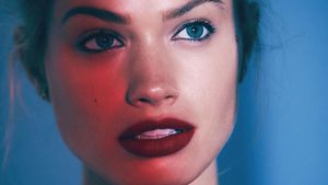 10 Foto Model Inspiratif yang Beralih Jadi Perawat COVID-19 Selama Pandemi