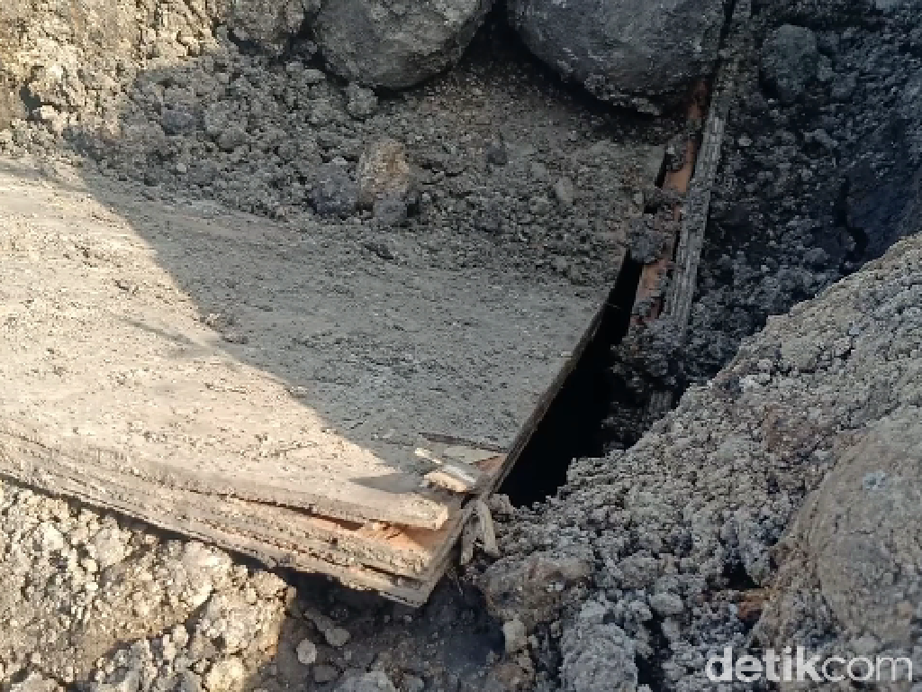 Camat Ungkap Penelusuran Sementara soal Makam COVID di Parepare Dibongkar Camat Ungkap Penelusuran Sementara soal Makam COVID di Parepare Dibongkar