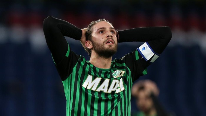 ROME, ITALY - JANUARY 24: Manuel Locatelli of US Sassuolo reacts during the Serie A match between SS Lazio and US Sassuolo at Stadio Olimpico on January 24, 2021 in Rome, Italy. Sporting stadiums around Italy remain under strict restrictions due to the Coronavirus Pandemic as Government social distancing laws prohibit fans inside venues resulting in games being played behind closed doors. (Photo by Paolo Bruno/Getty Images)