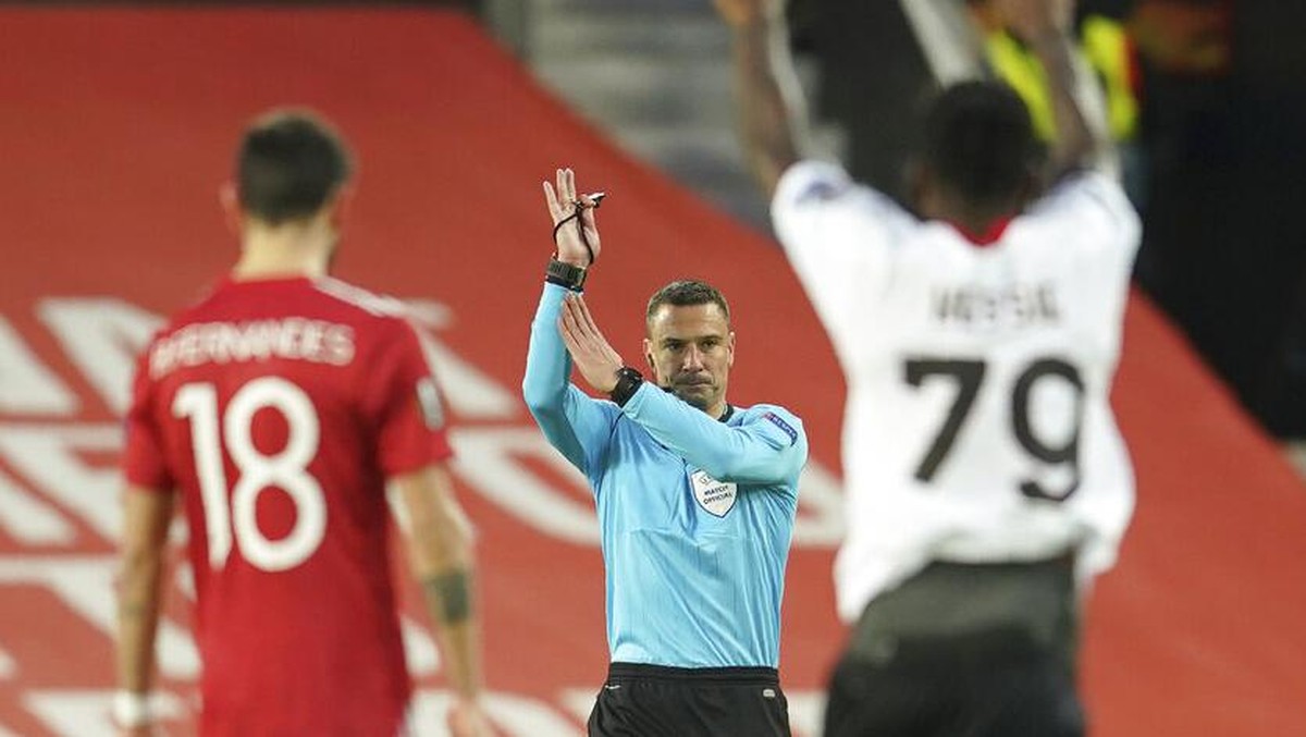 Stefano Pioli menilai dianulirnya gol Kessie berpengaruh pada mental bertanding anak asuhannya (Foto: AP/Dave Thompson)
