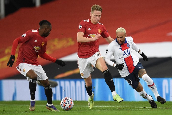 Paris Saint-Germains Brazilian forward Neymar (R) vies with Manchester Uniteds English defender Aaron Wan-Bissaka (L) and Manchester Uniteds Scottish midfielder Scott McTominay during the UEFA Champions League group H football match between Manchester United and Paris Saint Germain at Old Trafford in Manchester, north west England, on December 2, 2020. (Photo by Oli SCARFF / AFP)