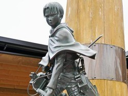Patung Levi Attack on Titan Dibangun di Kampung Halaman Komikus