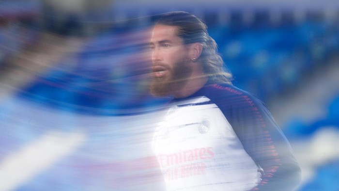 MADRID, SPAIN - NOVEMBER 03: Sergio Ramos of Real Madrid CF excersises during his warming up before the UEFA Champions League Group B stage match between Real Madrid and FC Internazionale at Estadio Santiago Bernabeu on November 03, 2020 in Madrid, Spain. (Photo by Gonzalo Arroyo Moreno/Getty Images)