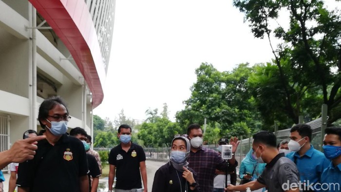 Simulasi protokol kesehatan (prokes) di Stadion Manahan, Solo, menjelang Piala Menpora 2021.