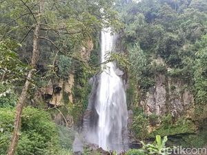 Curug Hangat Tersembunyi di Pegunungan Banjarnegara