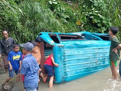 Angkot Nyemplung Sungai di Sukabumi, Sopir Luka Ringan