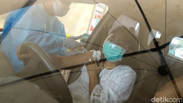 Asyik! Kini Warga Tangerang Bisa Vaksin COVID-19 Secara Drive Thru