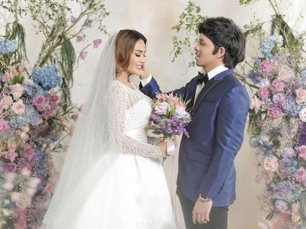 Atta Kasih 2 Cincin, Ada Seserahan yang Tertinggal untuk Aurel Hermansyah Atta Kasih 2 Cincin, Ada Seserahan yang Tertinggal untuk Aurel Hermansyah