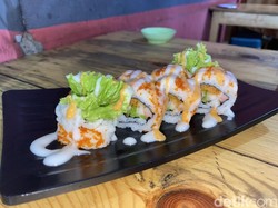 Di Depok Bisa Jajan Sushi Kaki Lima Harganya Mulai Rp 15 Ribu!