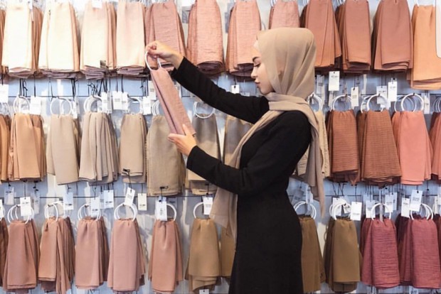 foto: memilih hijab/id.pinterest.com/Zahrah Rose foto: memilih hijab/id.pinterest.com/Zahrah Rose