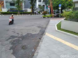 Guiding Block Tunanetra di Solo Rusak-Nabrak Tiang, Pemkot Janji Perbaiki
