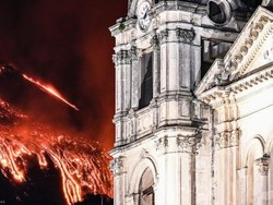 Merasakan Hidup Berselimutkan Abu Gunung Etna yang Berkali-kali Meletus