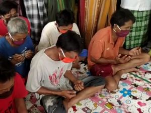 Bupati Pandeglang Minta Warga Tak Kucilkan Kelompok Hakekok Bupati Pandeglang Minta Warga Tak Kucilkan Kelompok Hakekok