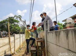 Warga Ciledug yang Akses Rumahnya Ditutup Minta Tembok Beton Dibongkar Segera
