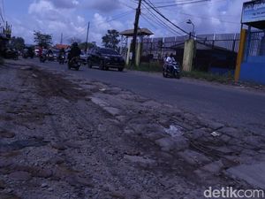 Gegara Pandemi, Pemkab Tangerang Tak Ada Anggaran Perbaiki Jl Raya Legok