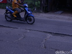 Jl Raya Legok Kabupaten Tangerang Rusak, Warga Harapkan Perbaikan