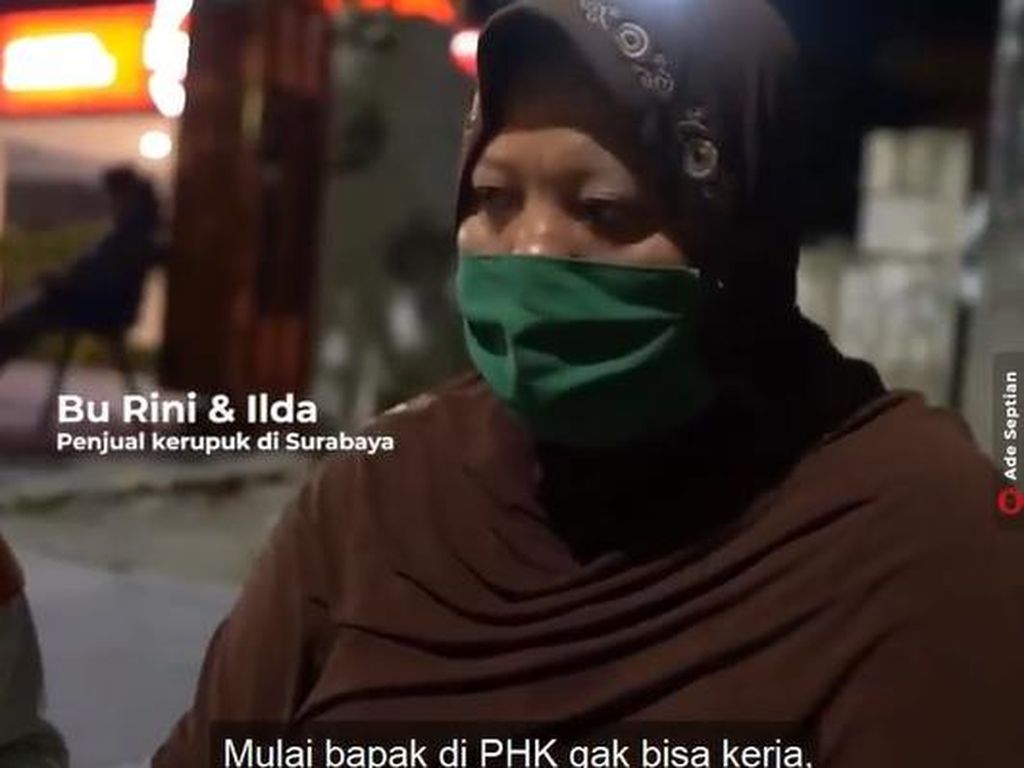Suaminya di-PHK, Ibu Ini Jualan Kerupuk Demi Pengobatan Sang Anak Suaminya di-PHK, Ibu Ini Jualan Kerupuk Demi Pengobatan Sang Anak