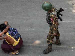Video Bukti Keganasan Polisi Myanmar Video Bukti Keganasan Polisi Myanmar