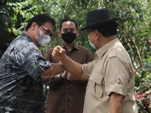Momen Keakraban Prabowo dan Airlangga di Hambalang