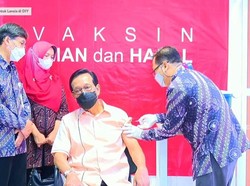 Disuntik Vaksin Corona, Sultan Yogya Ajak Lansia Ikut Vaksinasi