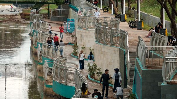 Potret Warga Habiskan Akhir Pekan di Taman Kota 2 BSD