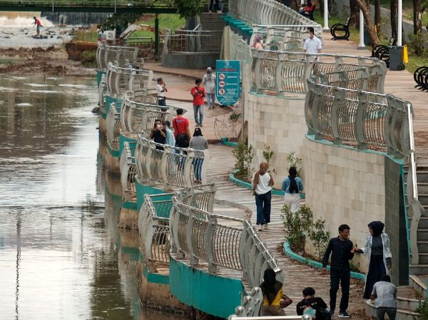 Potret Warga Habiskan Akhir Pekan di Taman Kota 2 BSD