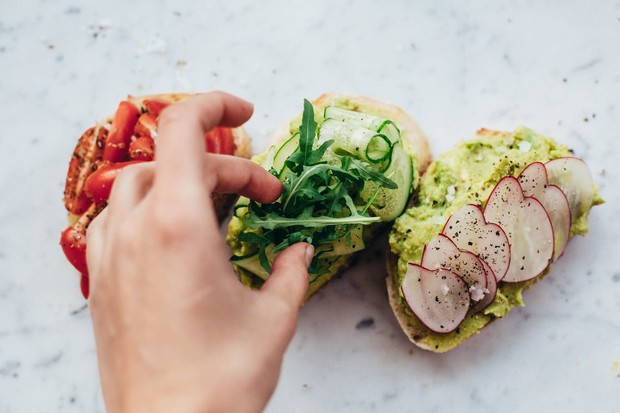 Konsumsi makanan bergizi