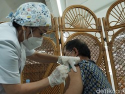 Perjuangan Lansia Dapat Vaksin Corona, Sempat Sebulan Tanpa Kepastian