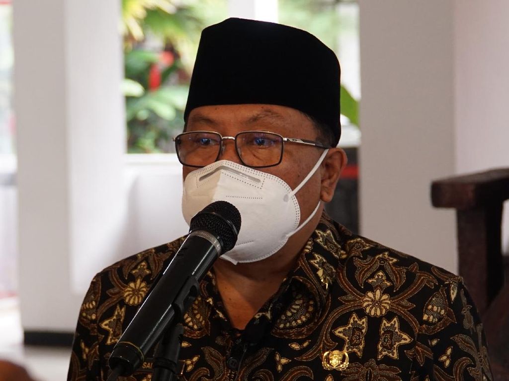 Wali Kota Blitar Minta Maaf soal Video Nyanyi Tanpa Prokes, Janji Tak Intervensi Wali Kota Blitar Minta Maaf soal Video Nyanyi Tanpa Prokes, Janji Tak Intervensi