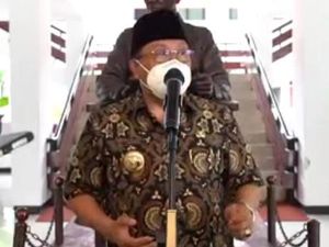 Wali Kota Blitar Minta Maaf soal Video Nyanyi Tanpa Masker Viral Wali Kota Blitar Minta Maaf soal Video Nyanyi Tanpa Masker Viral